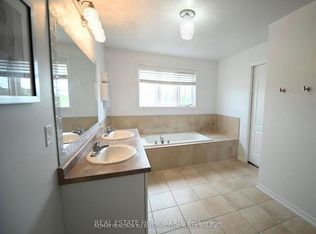 1226 Leslie Dr ROOM 2, Innisfil, ON L9S0G3