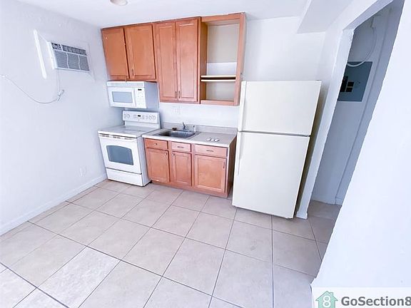 5th image of 620 Division Ave APT 4
