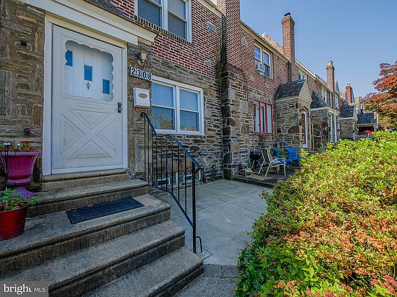 3rd image of 2308 Highland Ave