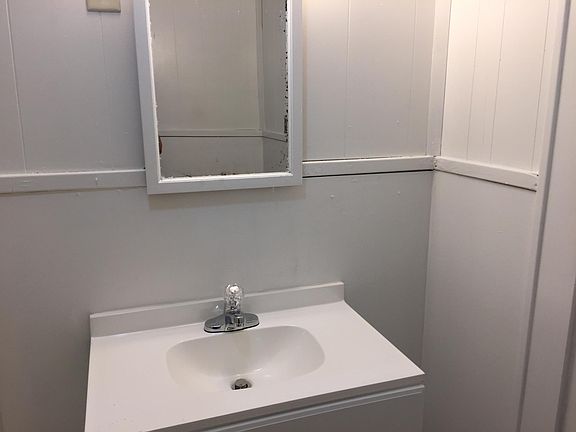 4th image of 519 E 12th St