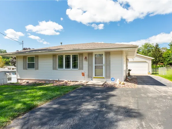 802 E Watrous Ave, Des Moines, IA 50315