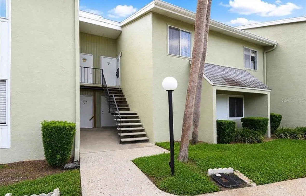 2 bed, 1072 sqft, $1,250 — Photo 2