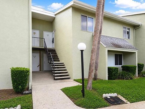 2nd image of 628 Fairways Cir #B