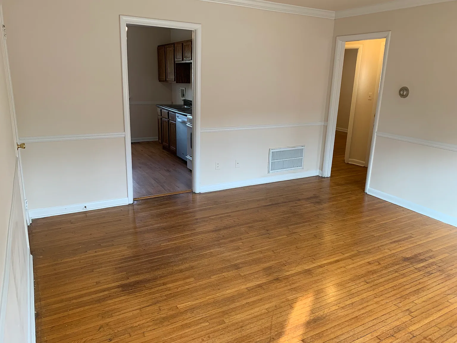 2 bed, 860 sqft, $1,075 — Photo 2