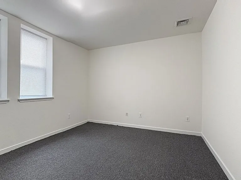 Osage Avenue Apartments — Photo 13