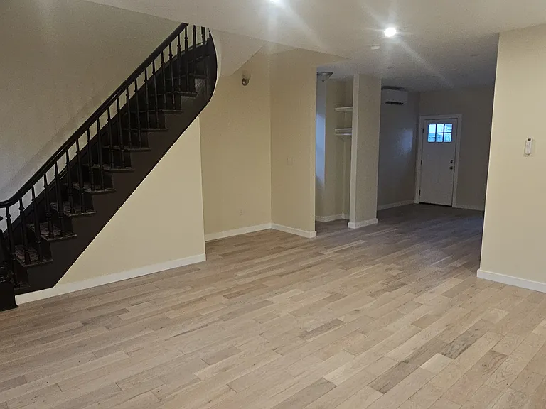 27-29 Whinfield St #27 — Photo 13