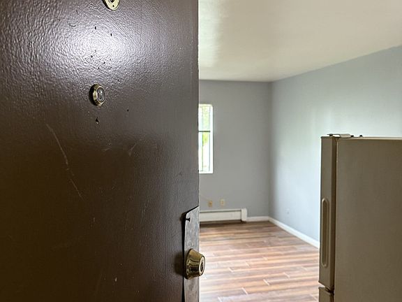 2nd image of 1855 Burnet Ave #40