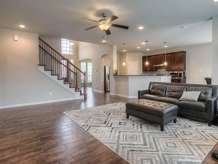 3720 Daisy Ln — Photo 4