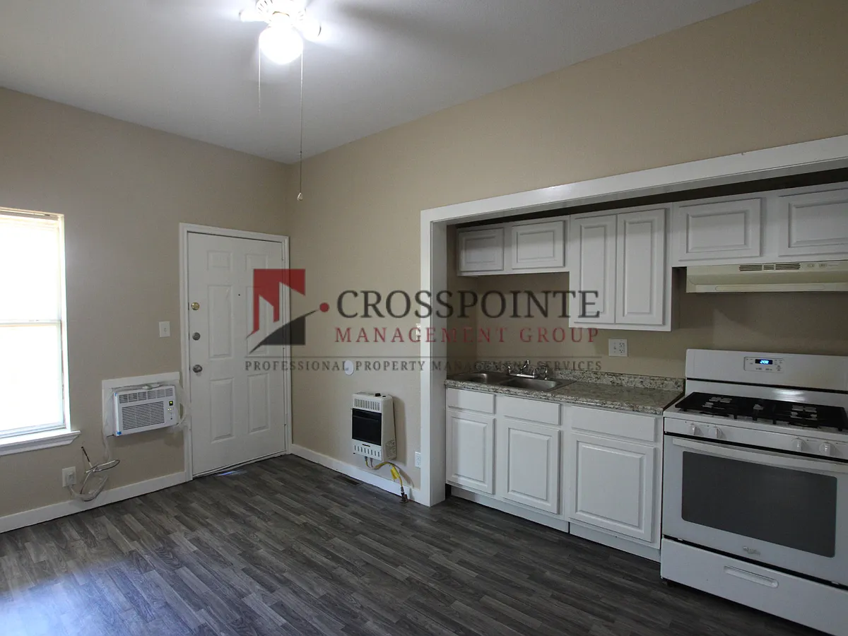 Building Photo - 1010 S Bennett Ave #C
