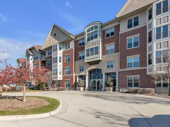 4120 South Lake DRIVE #268, Saint Francis, WI 53235