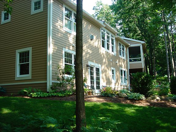 4th image of 3700 Upperwood Dr NE
