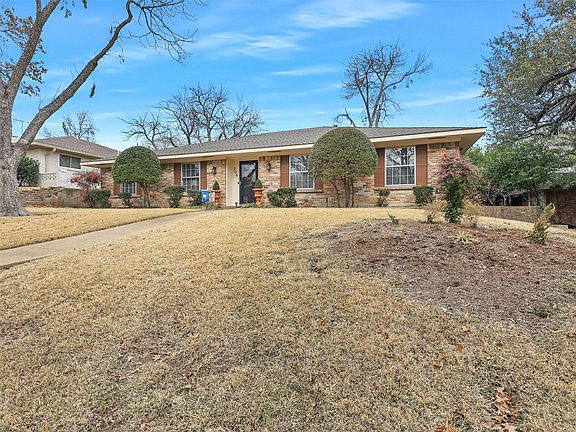 2nd image of 304 Ridgewood Dr