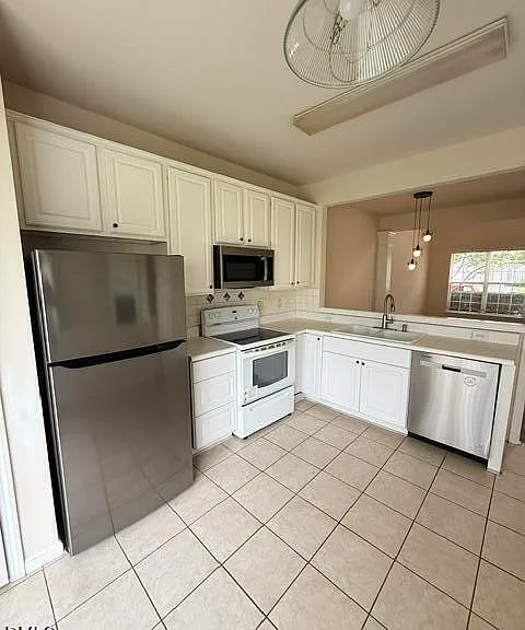 204 Caraleigh Ct — Photo 11