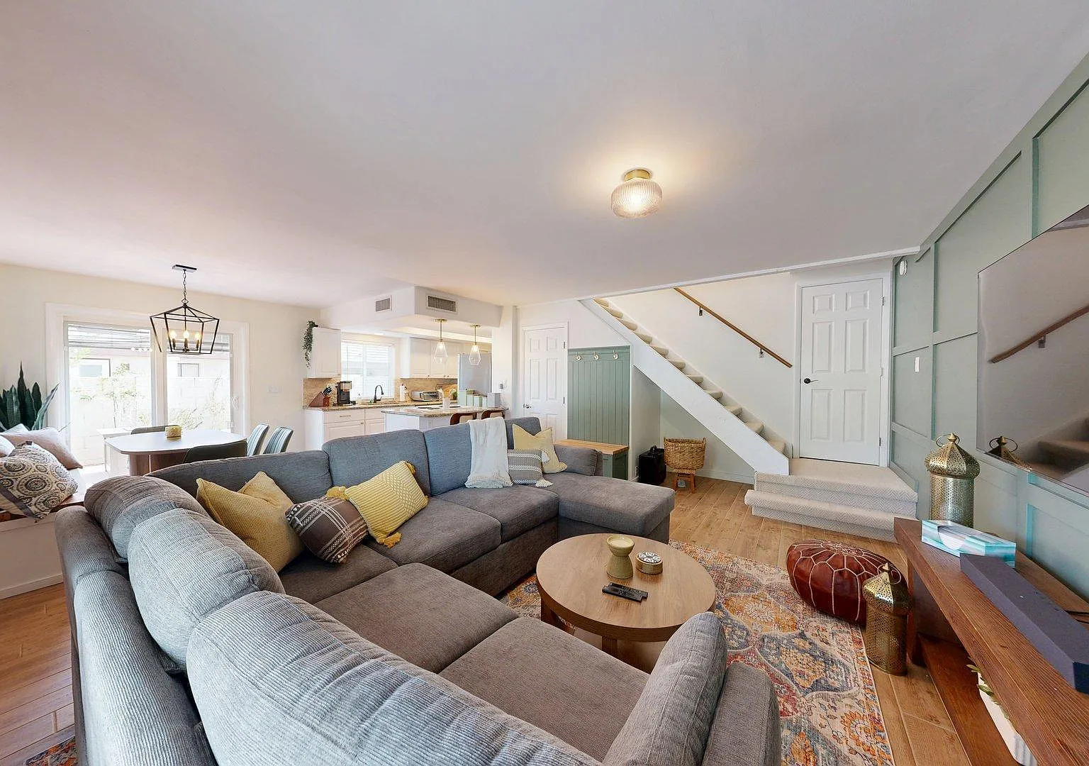 2 bed, 1.5 bath, 1060 sqft, $2,300 — Photo 4