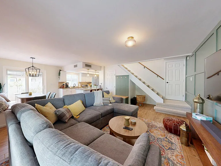 8630 S 51st St #3 — Photo 4