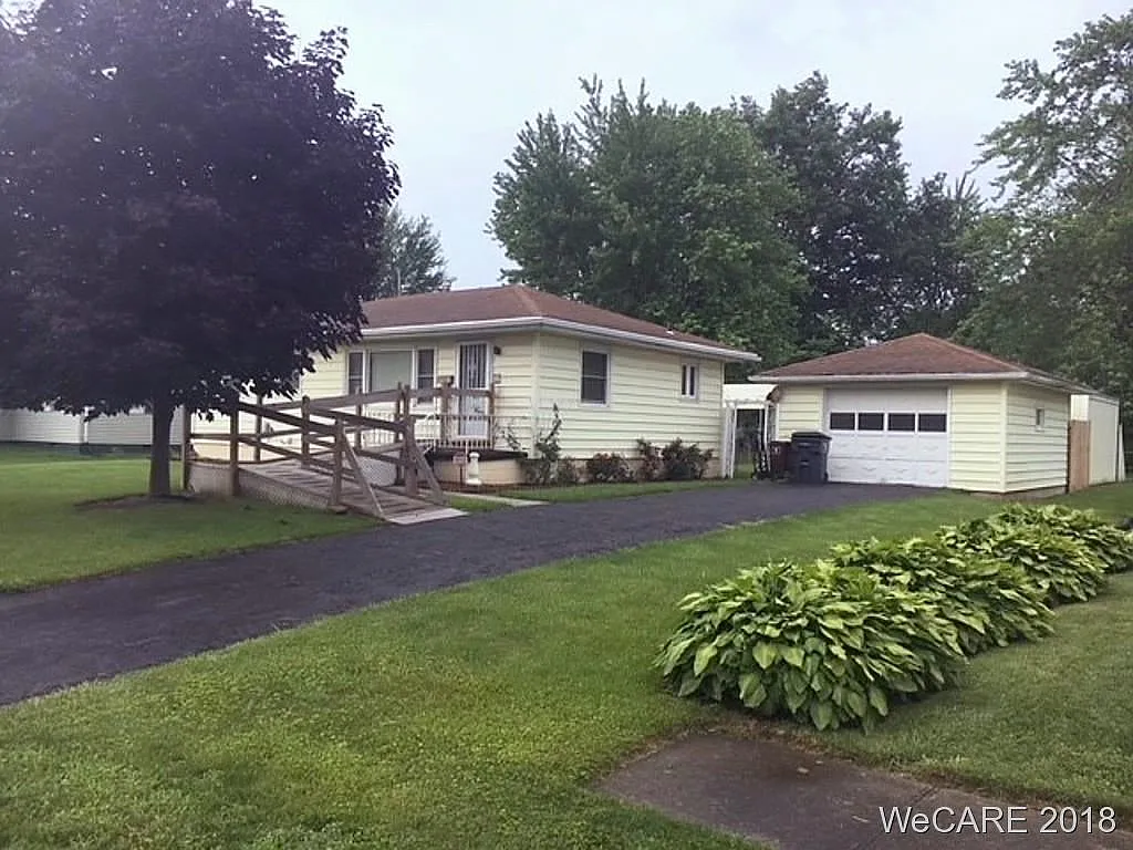 1460 E High St photo 1