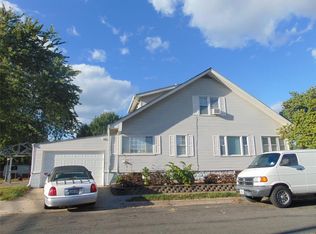 302 N Maple Ave, Roxana, IL 62084