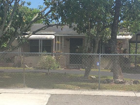 2nd image of 960 NE 160th St