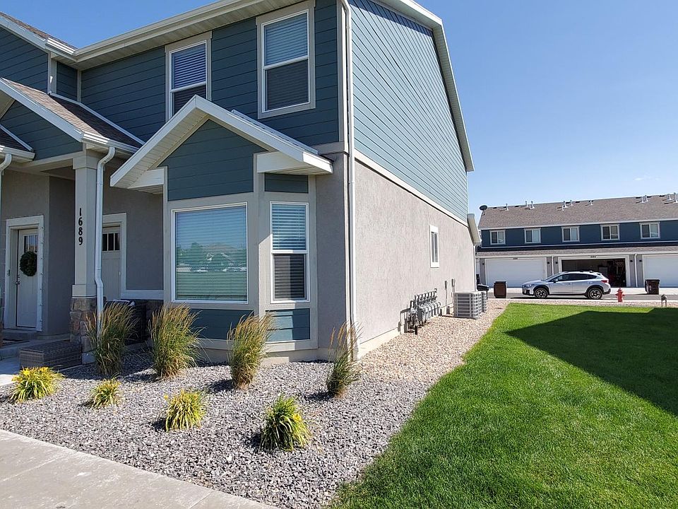 End-Unit Townhome next to a great grassy area