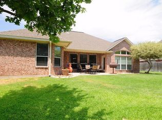 304 Tanglewood Dr, Brenham, TX 77833