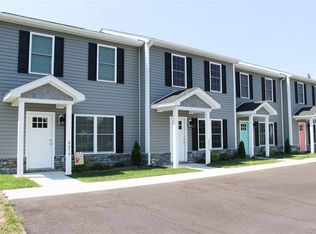 205 15th St #B, Grottoes, VA 24441