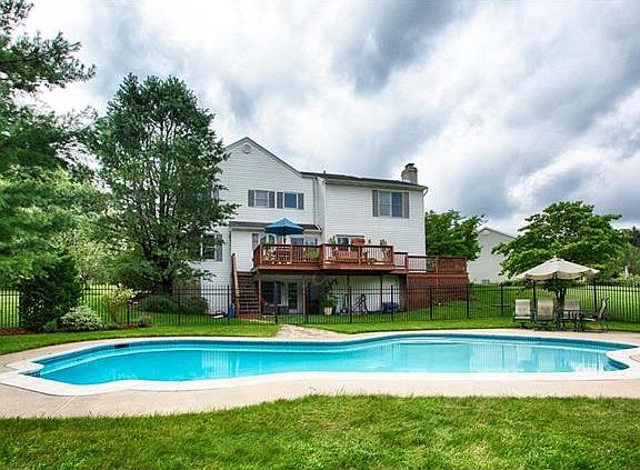 5th image of 4676 Hillview Dr