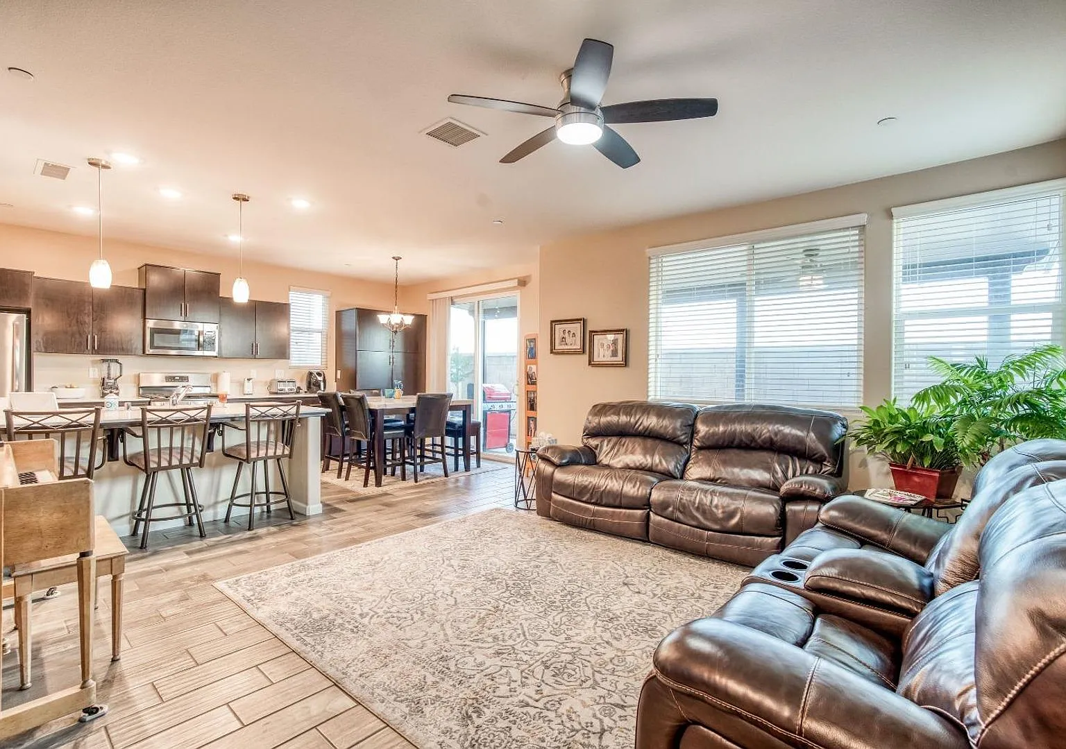 3/2.5 In Clovis Gated Community — Photo 3