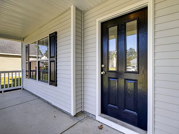 3rd image of 114 Elbow Cir