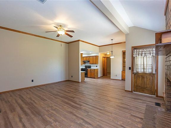 5th image of 13305 Marsh Ln