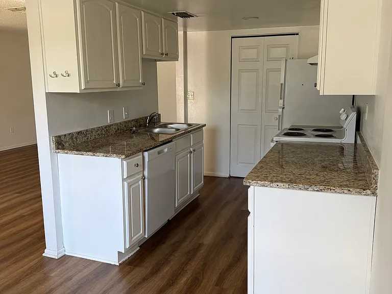 6416 Farrand Ave N #6416 — Photo 4