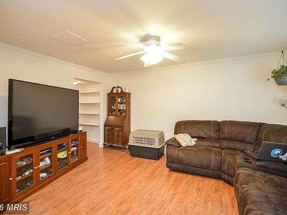 3rd image of 1450 Foxwood Ct