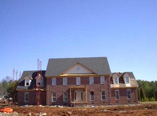2 Wetherburn Ct, Greensboro, NC 27410