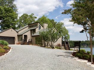 423 Fox Chase Rd, Wirtz, VA 24184