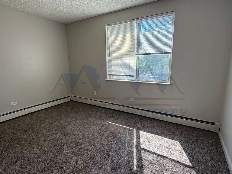 411 S 26th St #8 — Photo 11
