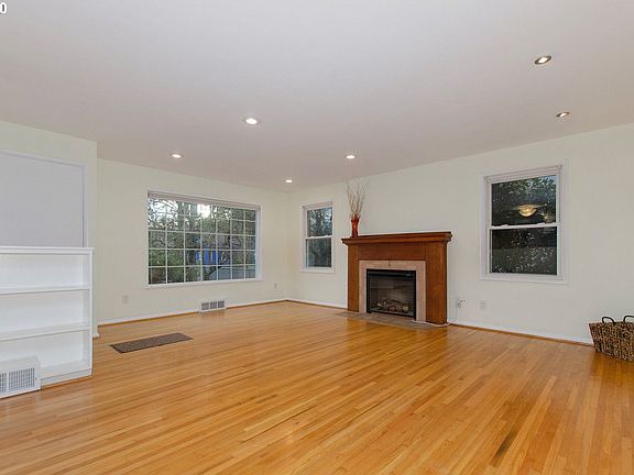 4th image of 3804 E Evergreen Blvd