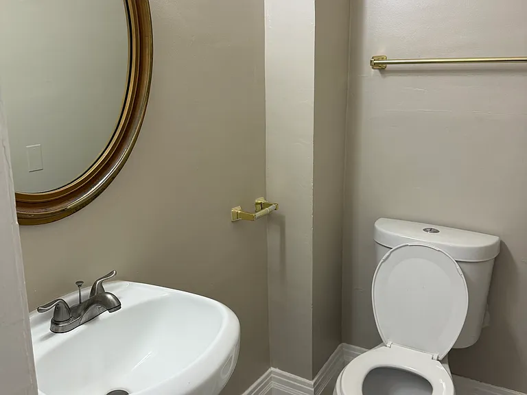 395 University Ave #1 — Photo 10