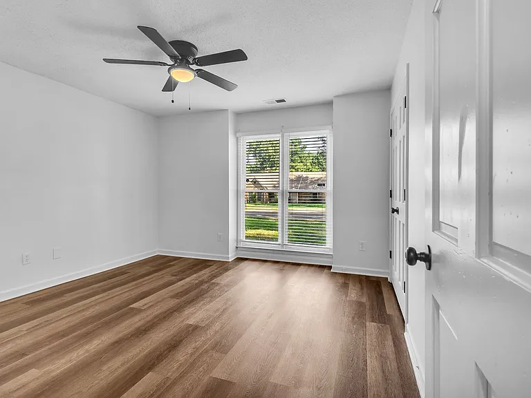 7347 Richmond Rd — Photo 26
