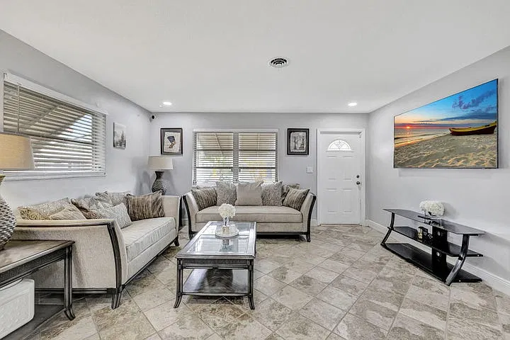 2 bed, 1008 sqft, $2,649 — Photo 4