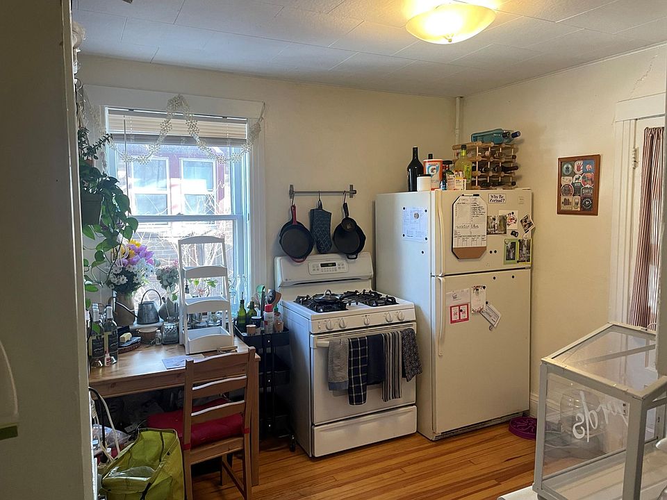 2nd image of 1650 S Pearl St #B