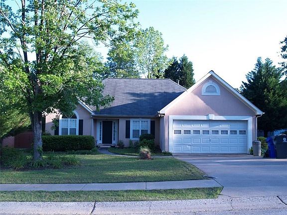 2nd image of 160 Kent Dr