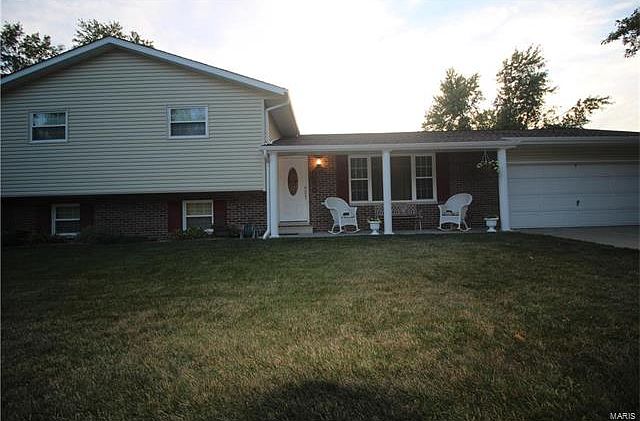1st image of 405 Thouvenot Ln