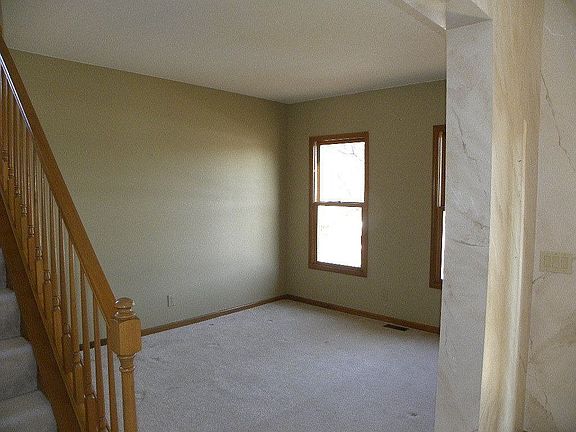 5th image of 703 Deer Tail Ct
