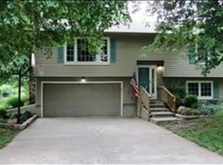 5225 NE Burchwood Dr, Topeka, KS 66617