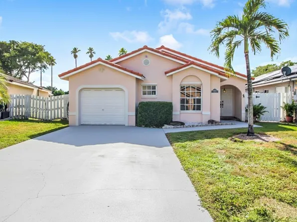 6122 NW 181 Terrace Cir W, Hialeah, FL 33015