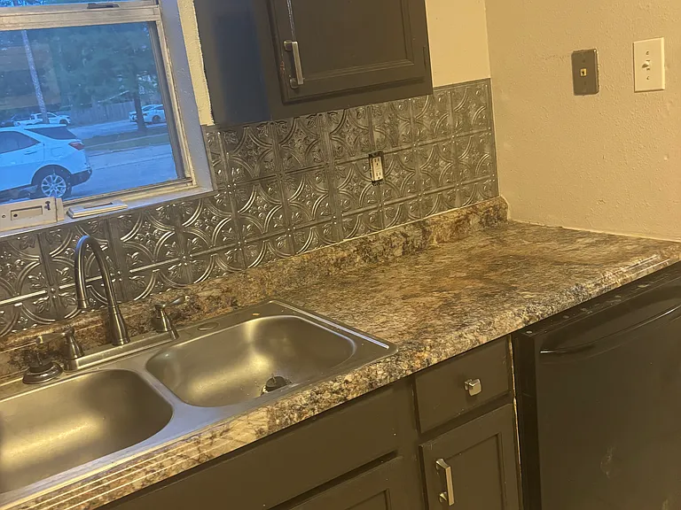 988 Asheville Dr — Photo 2