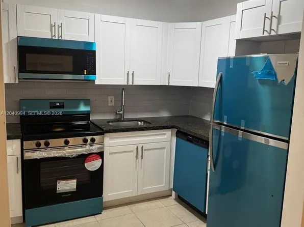 820 NE 141st St, North Miami, FL