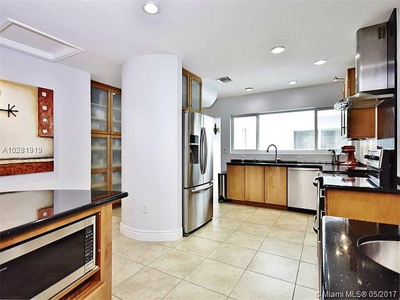 3rd image of 30 NE 104th St