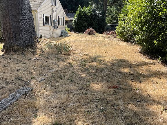 4th image of 710 SE Englewood Dr