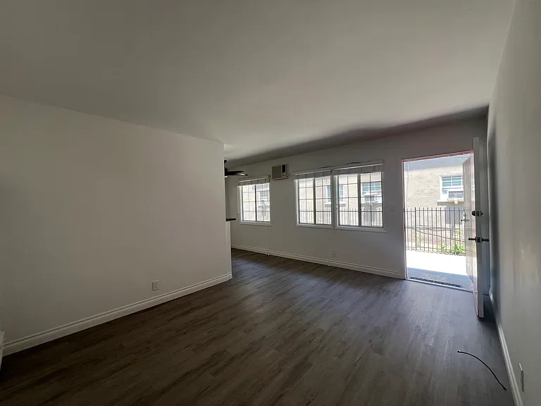 Lillian Way Apartments — Photo 16