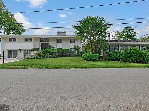 3rd image of 1323 Magnolia Ave